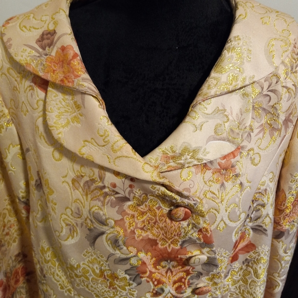 Two piece suit - Picture 2 of 8